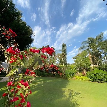 Cabanas Con Piscina En La Entrada De Obera Bagian luar foto