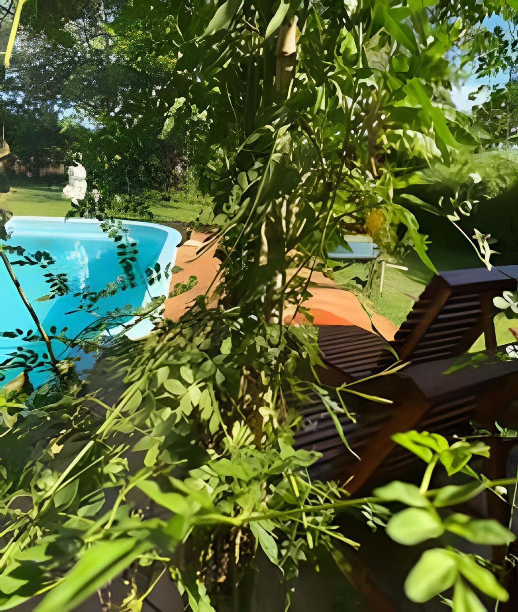 Cabanas Con Piscina En La Entrada De Obera Bagian luar foto